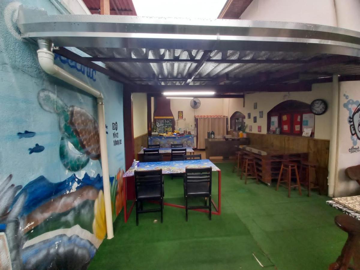 Oceanic Hostel Balneário Camboriú Exteriör bild