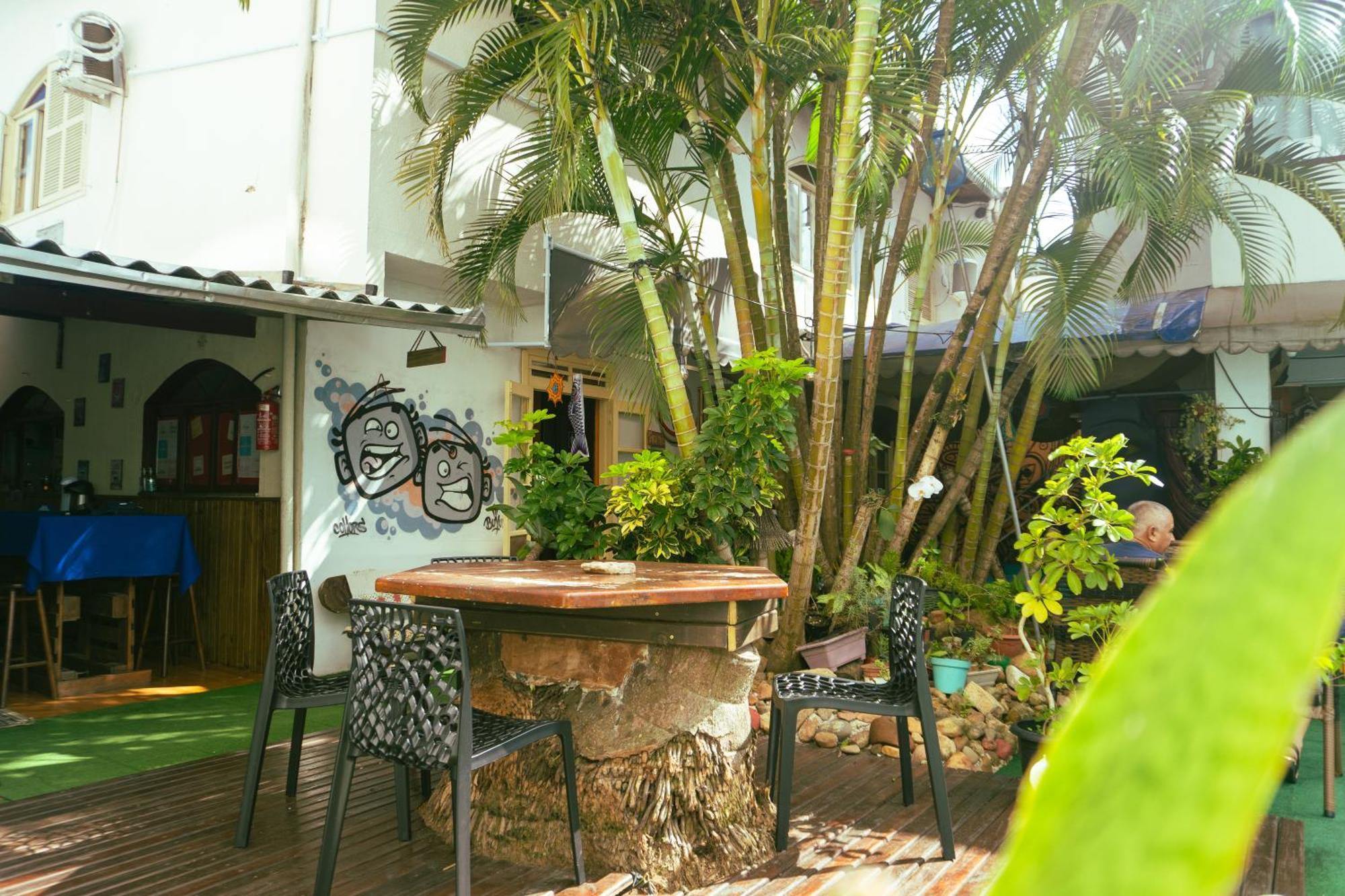 Oceanic Hostel Balneário Camboriú Exteriör bild