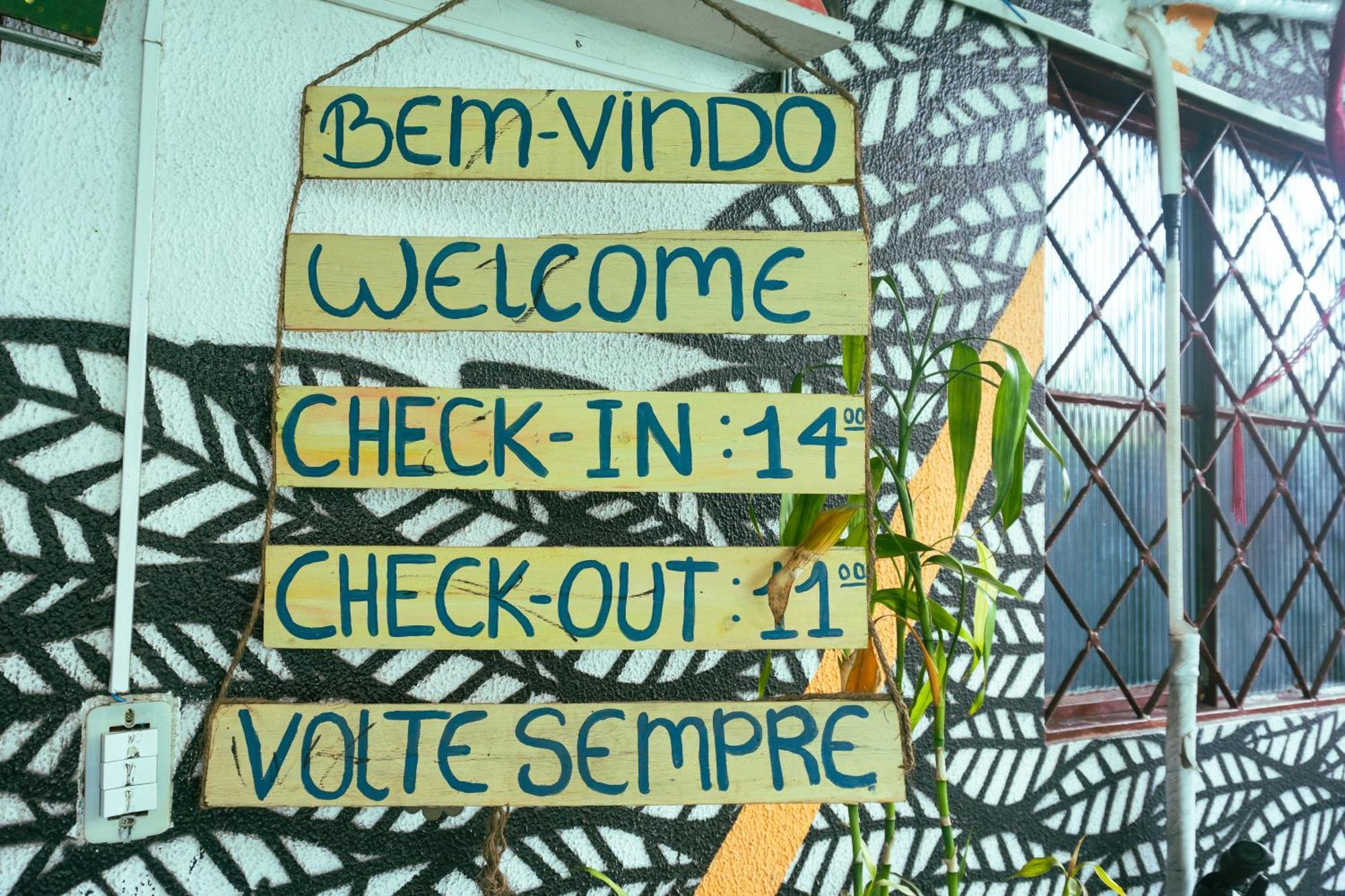 Oceanic Hostel Balneário Camboriú Exteriör bild