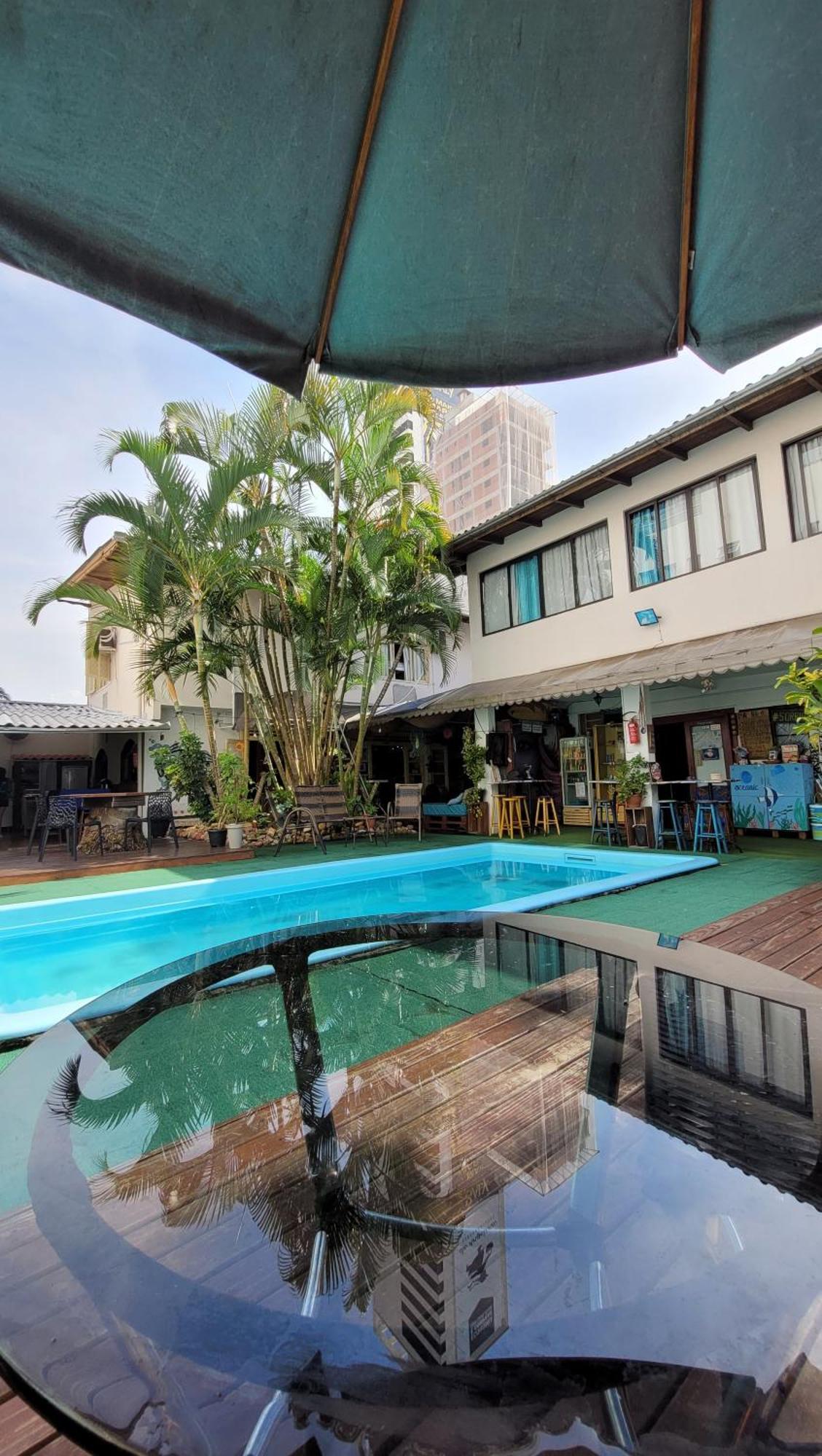 Oceanic Hostel Balneário Camboriú Exteriör bild