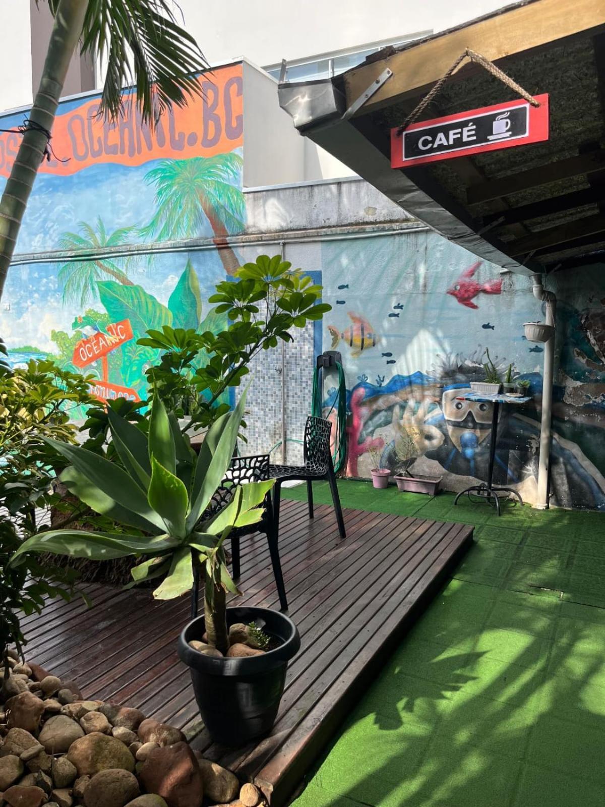 Oceanic Hostel Balneário Camboriú Exteriör bild